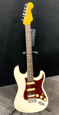 Store Special Product - Fender - American Professional II Stratocaster HSS, Rosewood Fingerboard - Olympic White